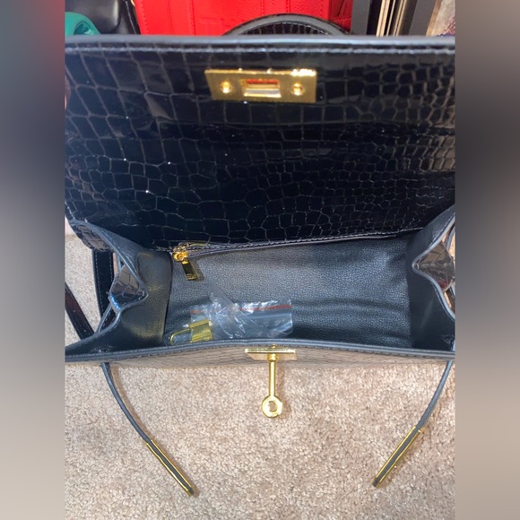 NWOT Akira Mock Croc Patent Leather Bag with Top Handle - Picture 4 of 6